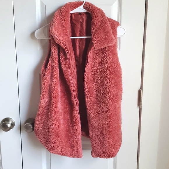 Boutique Brand Jackets & Blazers - Sherpa inspired zip up vest women's M